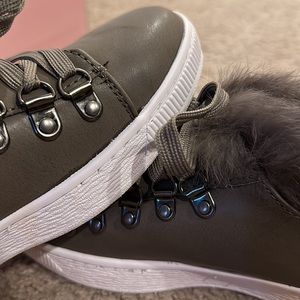 Brand new GC shoes grey with fur